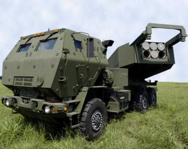 Hệ thống rocket HIMARS của Mỹ. Ảnh: Ifeng.