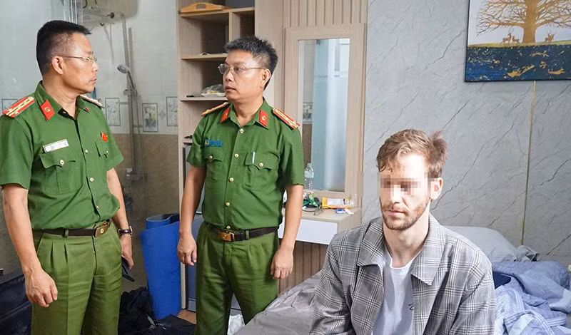 Nghi phạm D.J bị bắt giữ khi đang lẫn trốn.