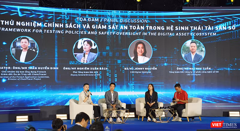 Các diễn giả tham dự phiên toạ đàm mang chủ đề “Khung thử nghiệm chính sách và giám sát an toàn trong hệ sinh thái tài sản số”.