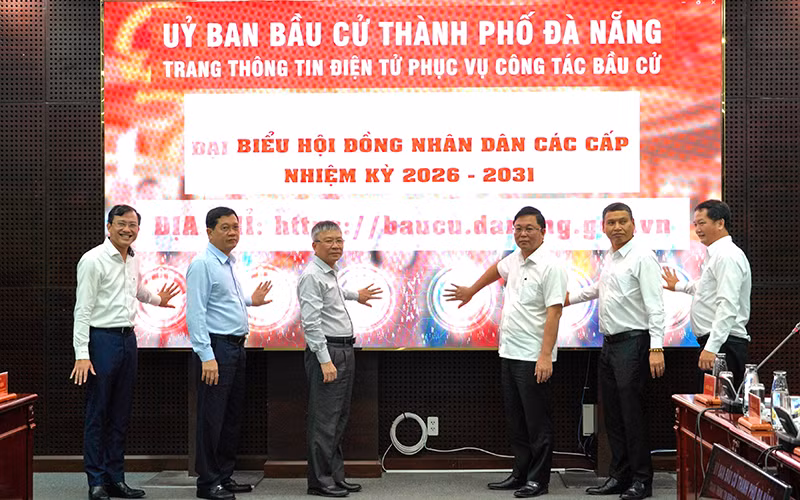 Đà Nẵng chính thức đưa Trang tin điện tử của Ủy ban bầu cử thành phố vào vận hành. Ảnh Mai Chi.