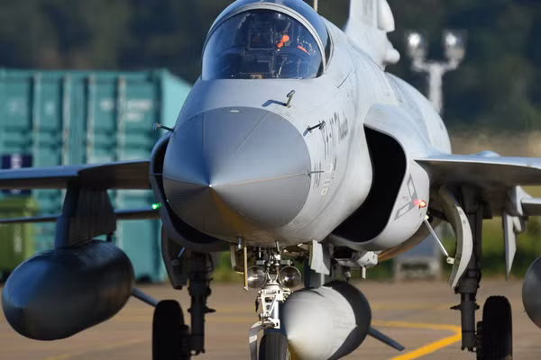 Máy bay chiến đấu hạng nhẹ JF-17 Thunder (Kiêu Long) Không quân Pakistan tham gia Triển lãm hàng không Chu Hải, Trung Quốc. Ảnh: Thời báo Hoàn Cầu.
