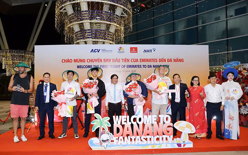 Đà Nẵng đón chuyến bay đầu tiên mang số hiệu EK370 từ Dubai đến Đà Nẵng.