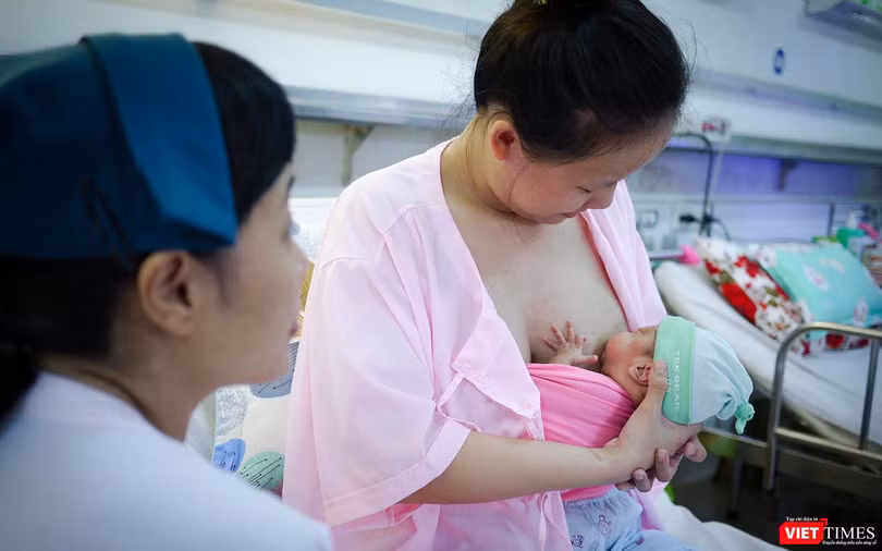 Sản phụ áp dụng kỹ thuật chăm trẻ sinh non theo phương pháp Kangaroo
