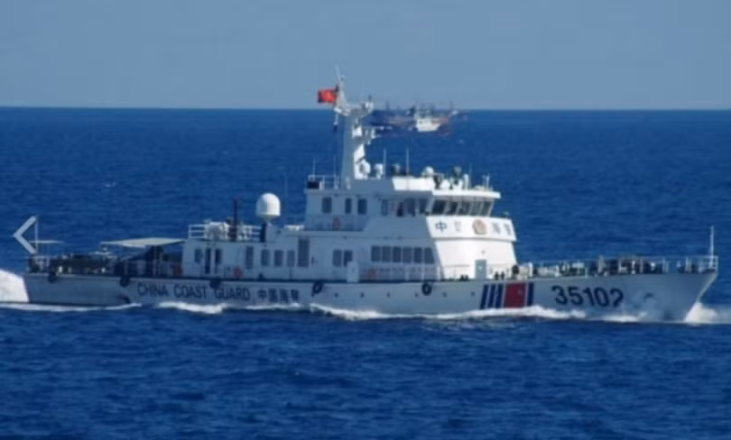 Sáng ngày 6/8/2016, tàu Hải cảnh-35102 Trung Quốc xâm nhập khu tiếp giáp đảo Senkaku. Ảnh: military.china.com