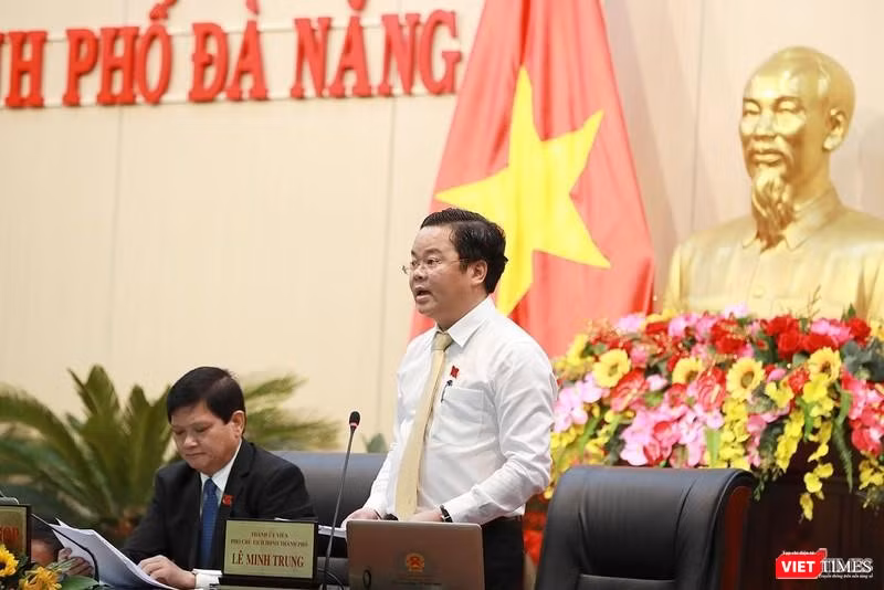 Ông Lê Minh Trung - Ủy viên Ban Thường vụ Thành ủy, Phó Bí thư Đảng đoàn, Phó Chủ tịch Thường trực HĐND TP Đà Nẵng phát biểu tại kỳ họp HĐND TP Đà Nẵng