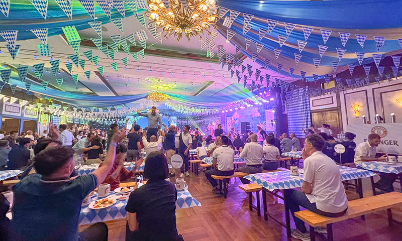 Tối 4/10, Lễ hội bia Đức - GBA Oktoberfest đã đến Đà Nẵng, thu hút hàng ngàn thực khách đến với sự kiện