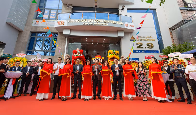 Lễ ra mắt Văn phòng Hội Môi giới Bất động sản Việt Nam (VARS) tại khu vực miền Trung.