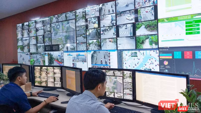 Một góc trung tâm điều hành thông minh IOC Huế Một góc trung tâm điều hành thông minh IOC Huế