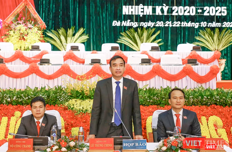 Ông Lê Trung Chinh – Phó Bí thư Thành uỷ Đà Nẵng, Phó Chủ tịch Thường trực UBND TP Đà Nẵng chỉ trì buổi họp báo Ông Lê Trung Chinh – Phó Bí thư Thành uỷ Đà Nẵng, Phó Chủ tịch Thường trực UBND TP Đà Nẵng chỉ trì buổi họp báo