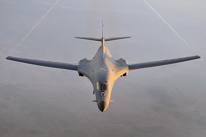 Máy bay ném bom chiến lược B-1 Lancer cánh cụp cánh xòe Mỹ (ảnh tư liệu)