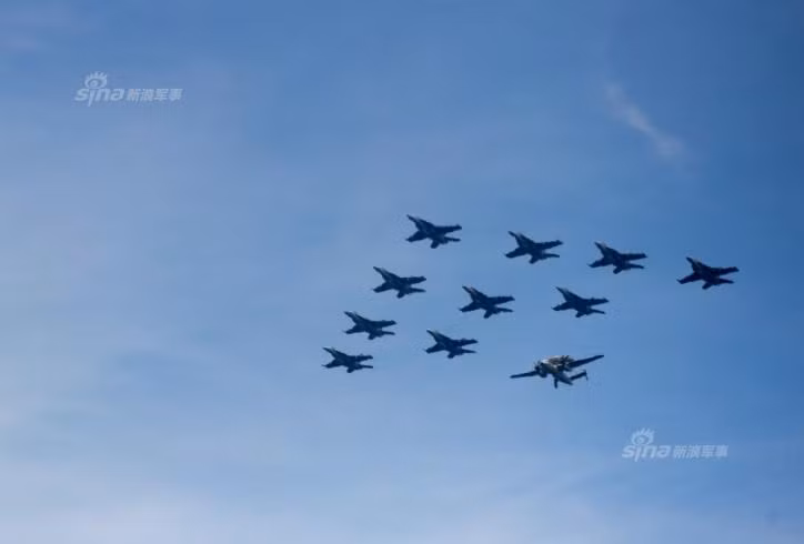 Ngày 17/5/2016, cụm tấn công tàu sân bay USS John C. Stennis phô trương sức mạnh trên Biển Đông. Nguồn ảnh: Sina Trung Quốc.