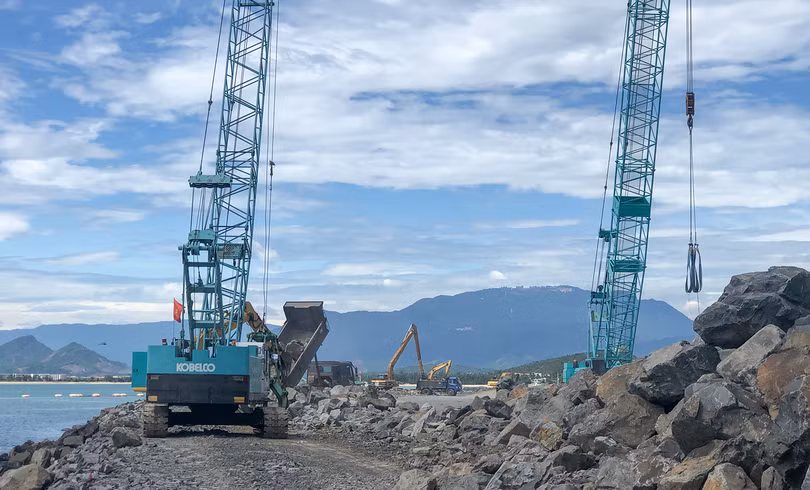 Một góc công trình xây dựng bến cảng biển Liên Chiểu, TP Đà Nẵng