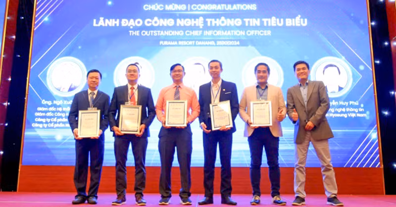Các lãnh đạo chuyển đổi số, CNTT và an ninh thông tin tiêu biểu năm 2024 được vinh danh tại Hội thảo Quốc gia về Chính phủ số 2024.