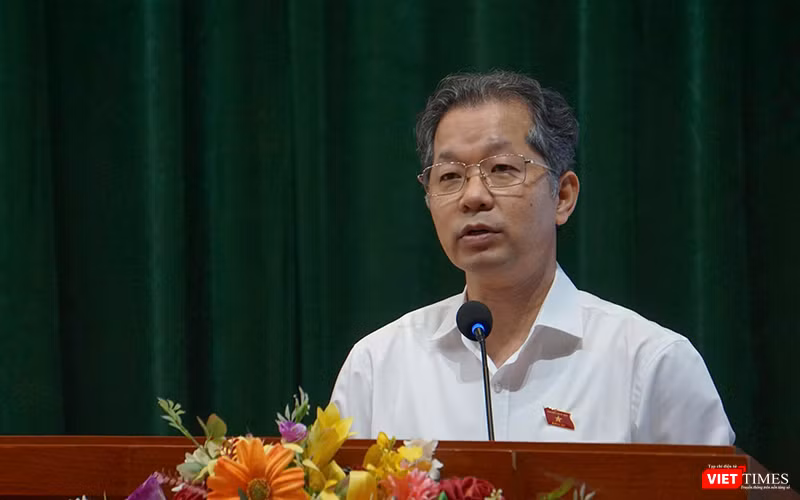 Ông Nguyễn Văn Quảng, Bí thư Thành ủy, Trưởng đoàn ĐBQH TP Đà Nẵng phát biểu tại buổi tiếp xúc cử tri các phường Thanh Khê, Hòa Khánh, Liên Chiểu diễn ra sáng 4/7.