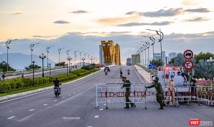 Lực lượng công an, quân đội thiết lập điểm kiểm soát phòng dịch COVID-19 tại Đà Nẵng