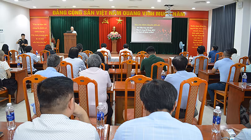 Quang cảnh hội nghị tập huấn công tác báo chí năm 2023 với chuyên đề: “Chuyển đổi số báo chí trong tình hình mới”. (ảnh danang.gov.vn)