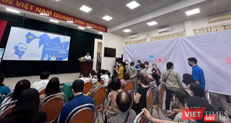 Quang cảnh sự kiện tổ chức khám bệnh và cấp phát thuốc cho người có công Quang cảnh sự kiện tổ chức khám bệnh và cấp phát thuốc cho người có công