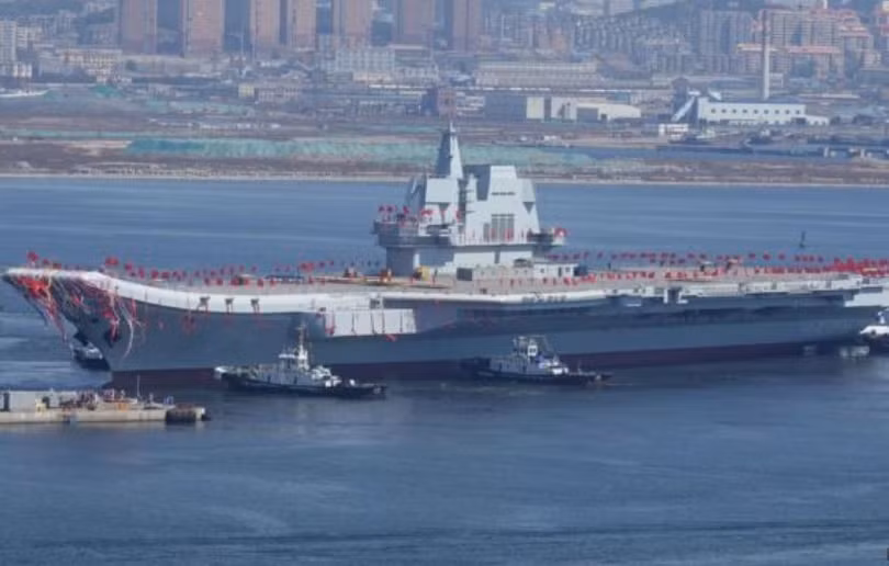 Ngày 26/4/2017, tàu sân bay tự chế đầu tiên Type 001A Trung Quốc hạ thủy. Ảnh: Reuters