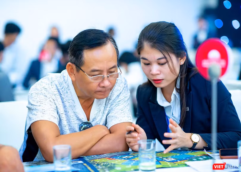 Những nhà đầu tư nhiều kinh nghiệm “săn” đất nền vị trí đẹp tại sự kiện