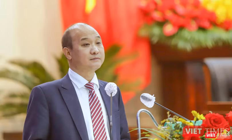 Ông Lê Quang Nam - Phó Chủ tịch UBND TP Đà Nẵng trả lời ý kiến chất vấn của đại biểu tại kỳ họp thứ 4 HĐND TP Đà Nẵng khoá X Ông Lê Quang Nam - Phó Chủ tịch UBND TP Đà Nẵng trả lời ý kiến chất vấn của đại biểu tại kỳ họp thứ 4 HĐND TP Đà Nẵng khoá X
