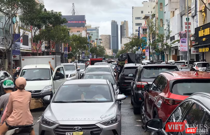 vt_ da nang xe o to nam la liet 3.jpg