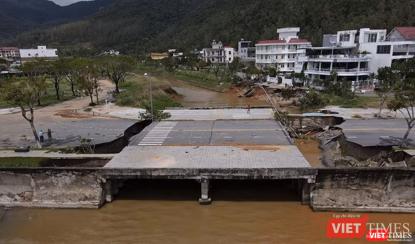 Lực lượng chức năng phải phong toả hiện trường Lực lượng chức năng phải phong toả hiện trường