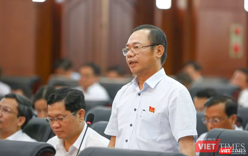 Đại biểu Vũ Quang Hùng đặt câu hỏi chất vấn Giám đốc Sở TN&amp;MT TP Đà Nẵng