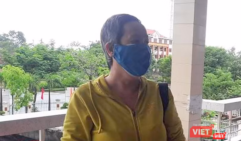 Bà Trần Kim Thanh với đầu tóc vừa xạ trị vì căn bệnh ung thư