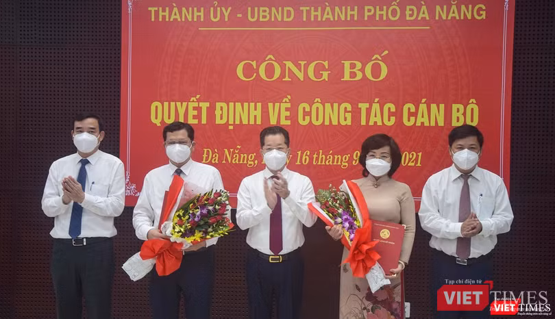 Lãnh đạo Thành uỷ, HĐND, UBND TP Đà Nẵng tặng hoa chúc mừng đối với 2 tân Phó Chủ tịch UBND TP Đà Nẵng vừa được Thủ tướng Chính phủ phê chuẩn Lãnh đạo Thành uỷ, HĐND, UBND TP Đà Nẵng tặng hoa chúc mừng đối với 2 tân Phó Chủ tịch UBND TP Đà Nẵng vừa được Thủ tướng Chính phủ phê chuẩn