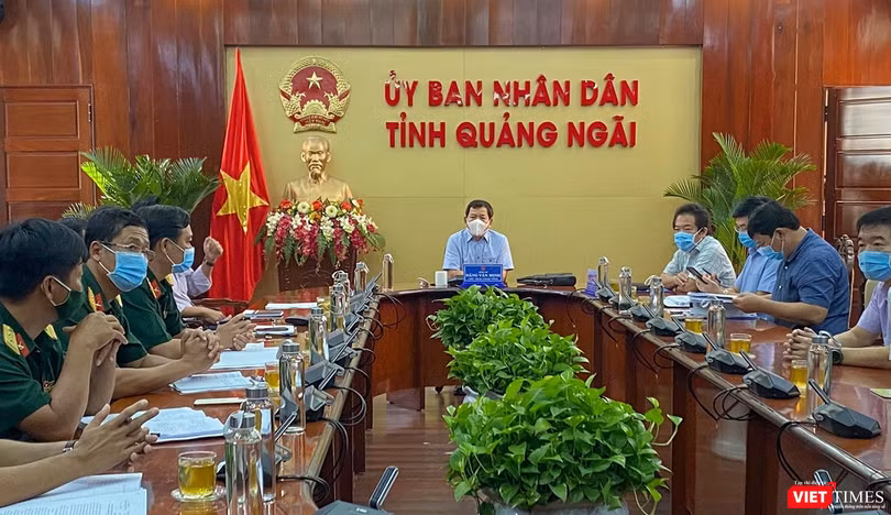 Lãnh đạo UBND tỉnh Quảng Ngãi chủ trì cuộc họp khẩn liên quan đến các ca mắc COVID-19 mới trên địa bàn