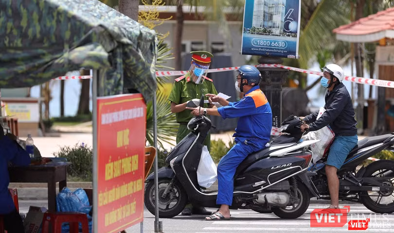Các chốt kiểm soát phòng dịch trên đia bàn TP Đà Nẵng căng mình làm nhiệm vụ
