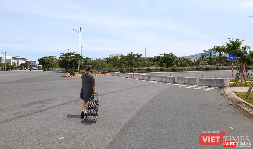 Đường Phạm Văn Đồng, dẫn vào các phường An Hải Bắc, Mân Thái, Phước Mỹ bị phong toả cứng để phòng dịch COVID-19 Đường Phạm Văn Đồng, dẫn vào các phường An Hải Bắc, Mân Thái, Phước Mỹ bị phong toả cứng để phòng dịch COVID-19