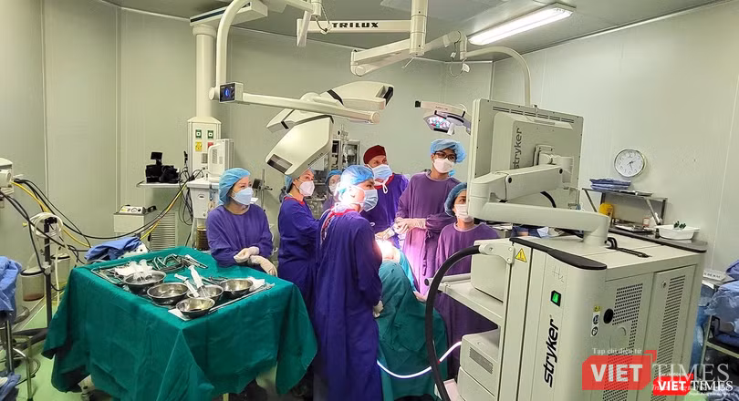 Ca phẫu thuật cho bệnh nhân bị đa u mỡ đối xứng tại Khoa Phẫu thuật tạo hình thẩm mỹ của Bệnh viện Hữu nghị Việt Đức Ca phẫu thuật cho bệnh nhân bị đa u mỡ đối xứng tại Khoa Phẫu thuật tạo hình thẩm mỹ của Bệnh viện Hữu nghị Việt Đức