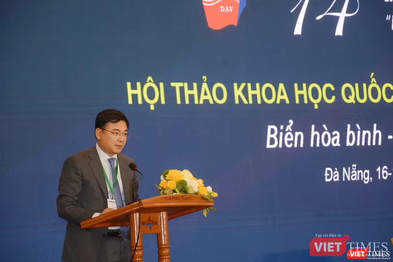 Thứ trưởng Bộ Ngoại giao Phạm Quang Hiệu phát biểu tại hội thảo