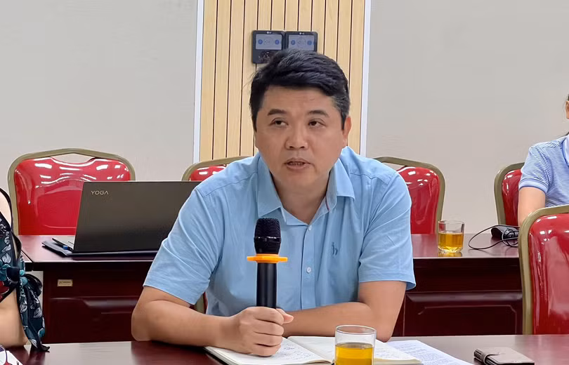 Ths.Võ Hải Sơn - Phó Cục trưởng Cục Phòng chống HIV/AIDS (Bộ Y tế) - thông tin về tổ chức dựa vào cộng đồng có tên là "Bông Hồng Đen – Cầu Vồng Đen" triển khai xét nghiệm HIV cho học sinh tại quận Đồ Sơn (TP Hải Phòng)