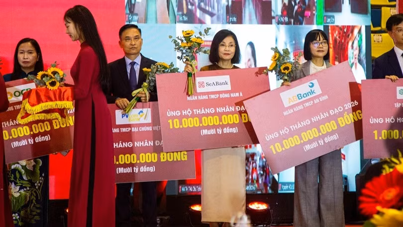 SeABank ủng hộ 10 tỷ đồng hưởng ứng Tháng Nhân đạo năm 2026