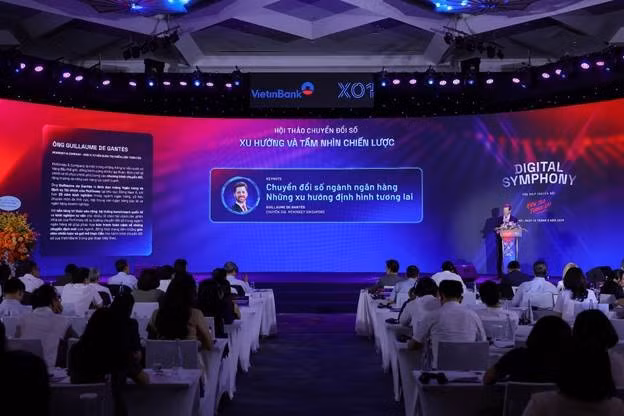 Chuyên gia Guillaume de Gantès trình bày keynote về chủ đề: “Chuyển đổi số ngành ngân hàng - Những xu hướng định hình tương lai”