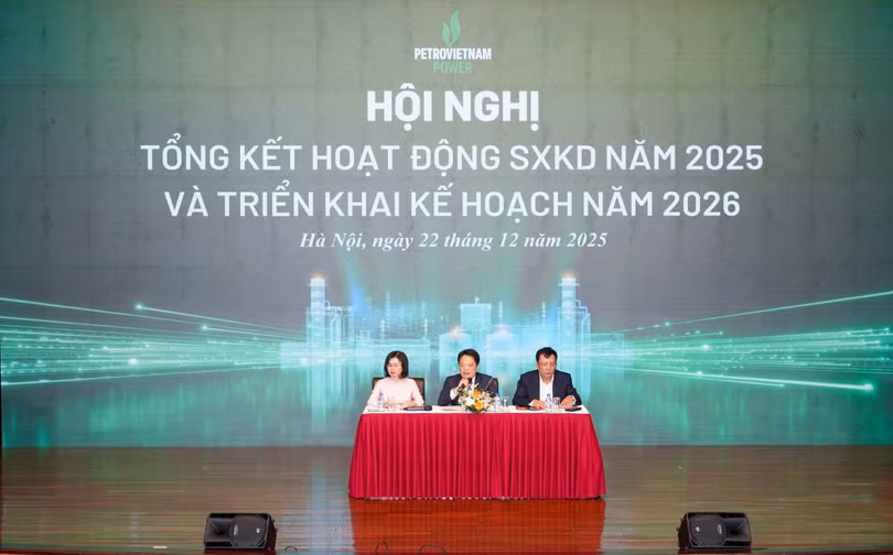 Đoàn chủ tịch điều hành hội nghị.