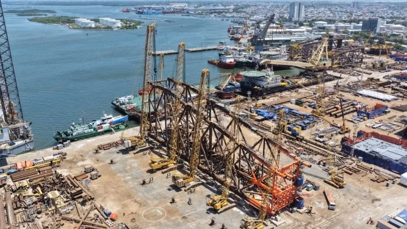 PVEP-NCS và nhà thầu Vietsovpetro lắp dựng thành công Panel Row 1 thuộc khối chân đế giàn khai thác WHP-DHN.