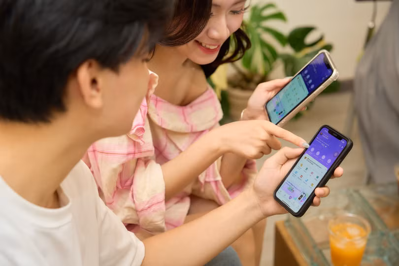 Các bạn trẻ tận dụng ưu đãi mùa cuối năm để chi tiêu dịp cao điểm trở nên “nhẹ tênh”.