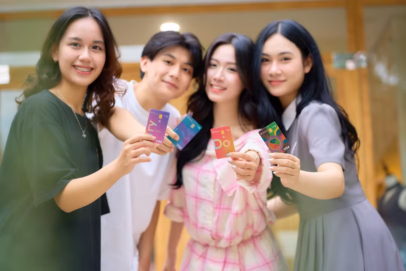 Sở hữu thẻ ghi nợ hoặc thẻ tín dụng quốc tế TPBank, khách hàng có thể dễ dàng săn ưu đãi di chuyển từ gần đến xa.