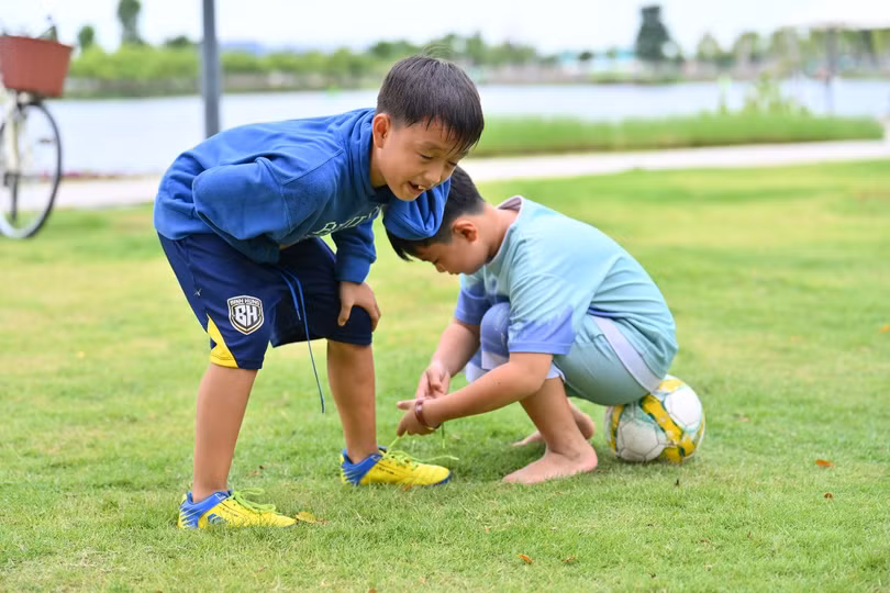 Vận động thể thao ngoài giờ học giúp nâng tầm vóc trẻ. Ảnh: Phong Anh