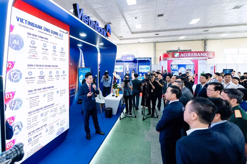 Ông Trần Công Quỳnh Lân giới thiệu về Chuyển đổi số của VietinBank