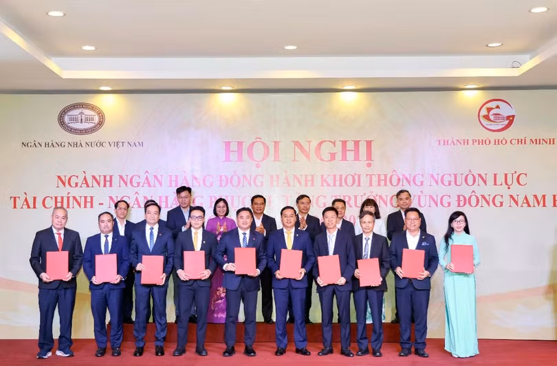 Lãnh đạo NCB cùng các ngân hàng trao thoả thuận hợp tác với các đối tác tại sự kiện