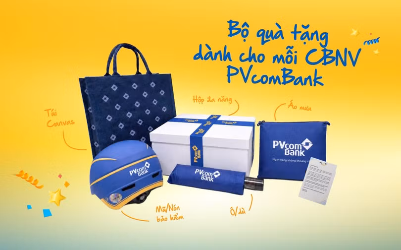 Bộ quà tặng PVcomBank dành tặng CBNV, gửi gắm lời tri ân nhân dịp kỷ niệm 13 năm ra mắt thương hiệu.