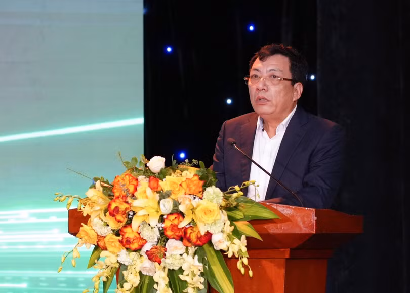 Đồng chí Lê Như Linh - Phó Bí thư Đảng ủy, Tổng Giám đốc PV Power trình bày báo cáo tổng kết hoạt động sản xuất kinh doanh năm 2025, triển khai nhiệm vụ trọng tâm năm 2026.