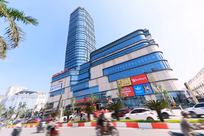 anh-9-trung-tam-thuong-mai-vincom-plaza-vinh-khai-truong-danh-dau-su-hien-dien-cua-vincom-thu-90-tren-toan-quoc.jpg
