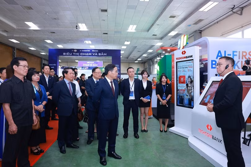so-huu-nang-luc-cong-nghe-du-lieu-va-ai-duoc-dau-tu-bai-ban-techcombank-khang-dinh-vai-tro-tien-phong-kien-tao-ha-tang-tai-chinh-thong-minh-cho-nen-kinh-te-so-viet-nam.jpg