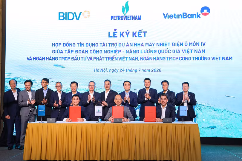 petrovietnam-cung-bidv-vietinbank-ky-ket-hop-dong-tin-dung-thu-xep-von-cho-nmnd-o-mon-iv.jpg