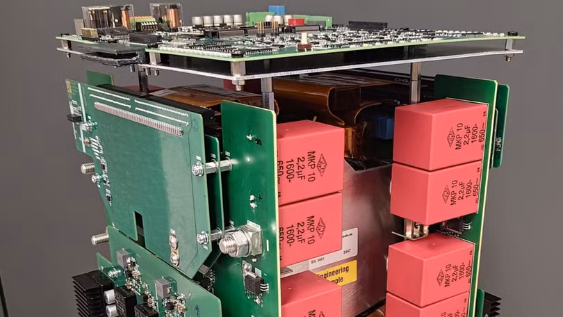 Bộ chuyển đổi DC/DC cách ly điện dịch với công suất đầu ra 250 kW, hiệu suất đạt 99,26% và mật độ công suất thể tích là 9 kW/l. Ảnh: Fraunhofer ISE